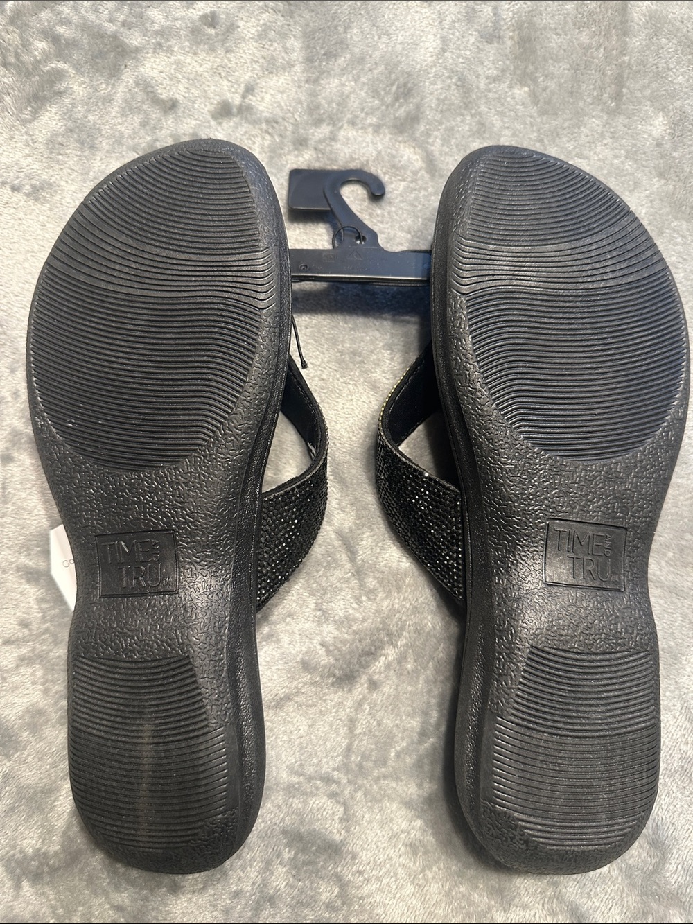 NWTS Time and Tru Black Sparkle Thong Sandals Sz 8 - Picture 3 of 10